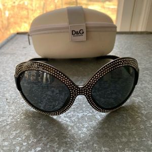 Women’s Dolce & Gabana polarized Sunglasses with original D&G case. EUC